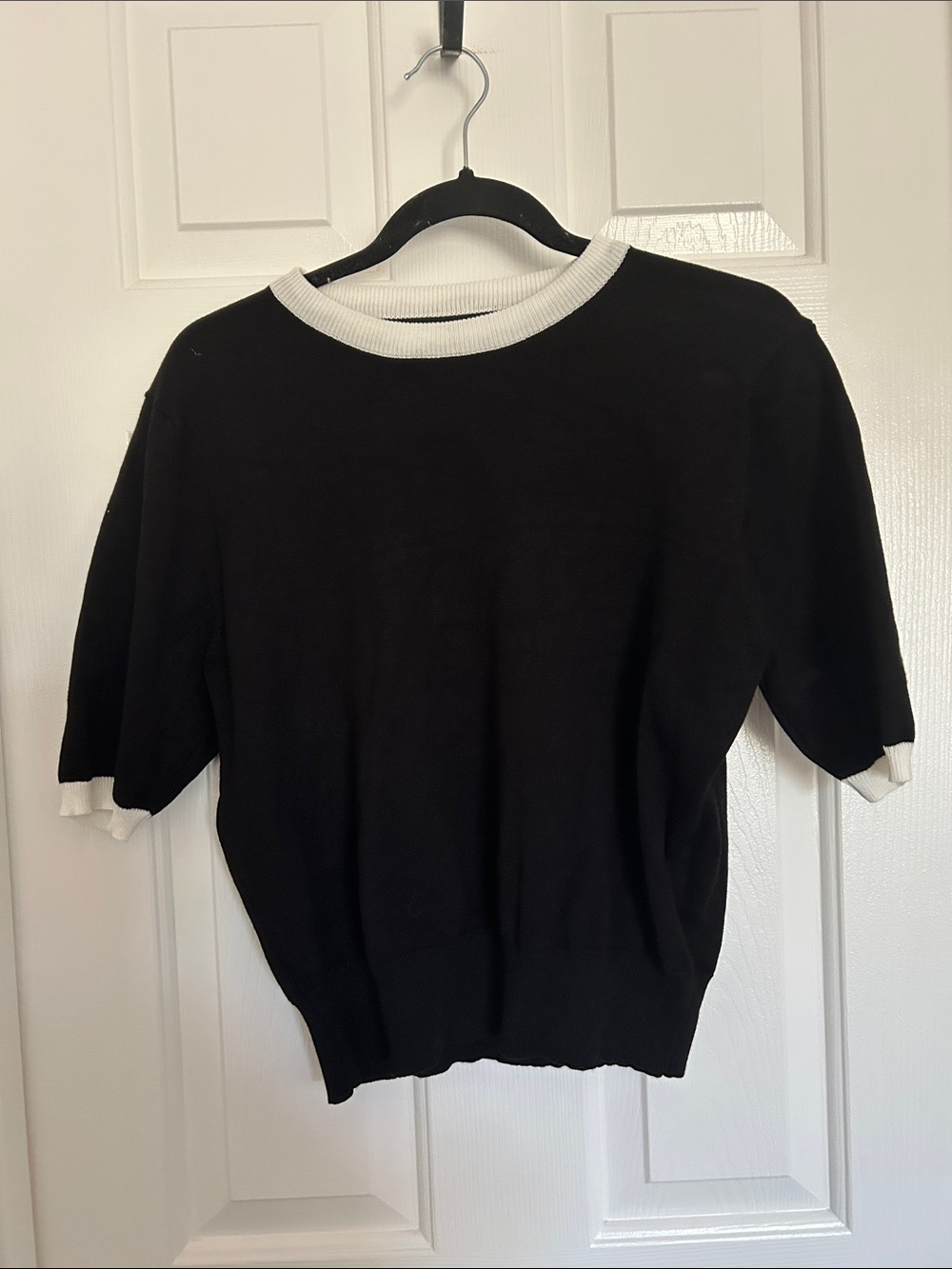 Mi Black Short Sleeve Top with White Brand Tag
